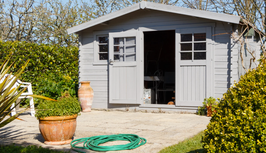 Peinture ou lasure pour abri de jardin