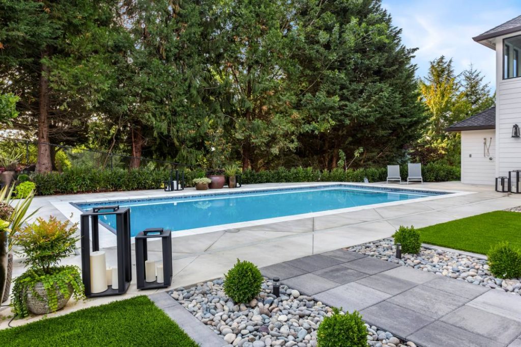 carrelage imitation béton pour sa piscine